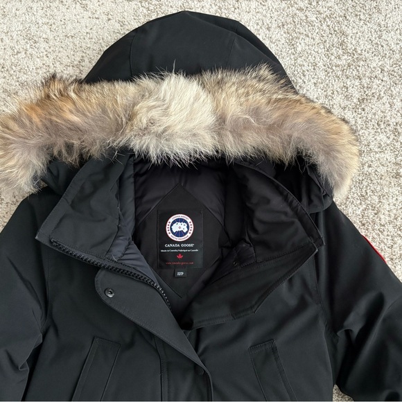 Authentic women’s Canada Goose Trillium Down Parka. Size .XS - Picture 8 of 13